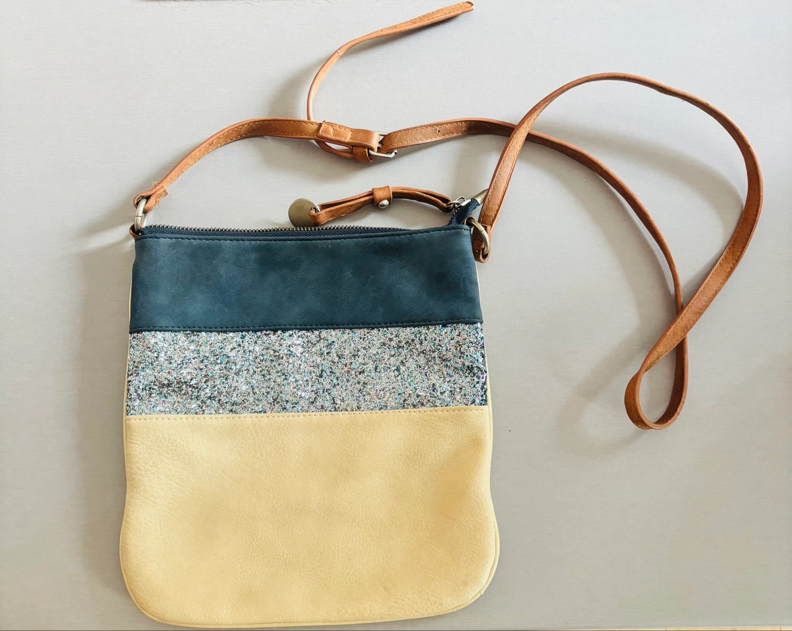 Sac bleu et beige en très bon état 